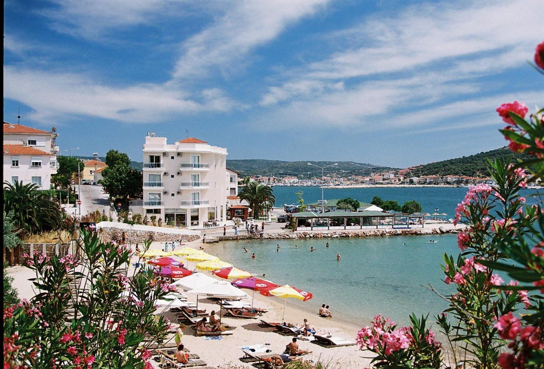Pasifik Hotel Çeşme Εξωτερικό φωτογραφία